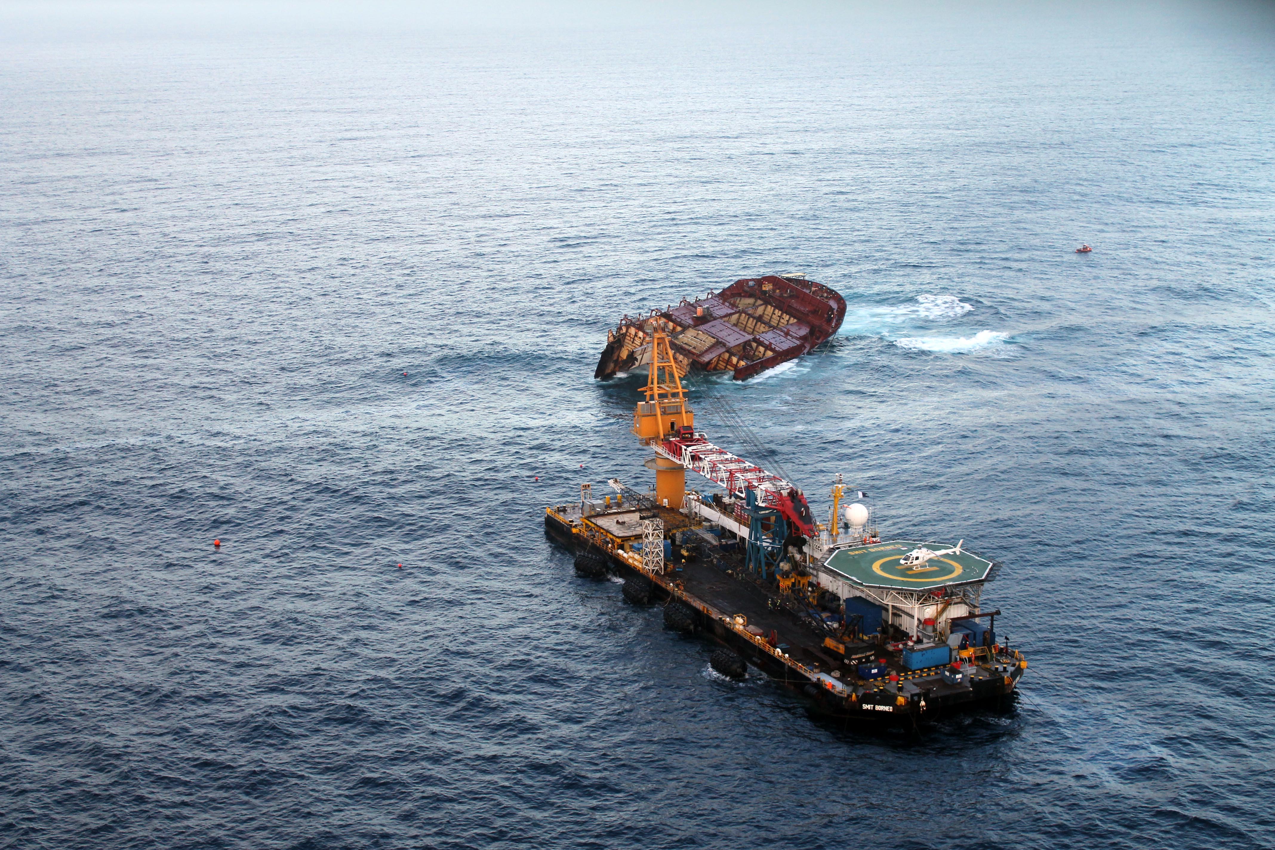 Oil rig in offshore operation 3