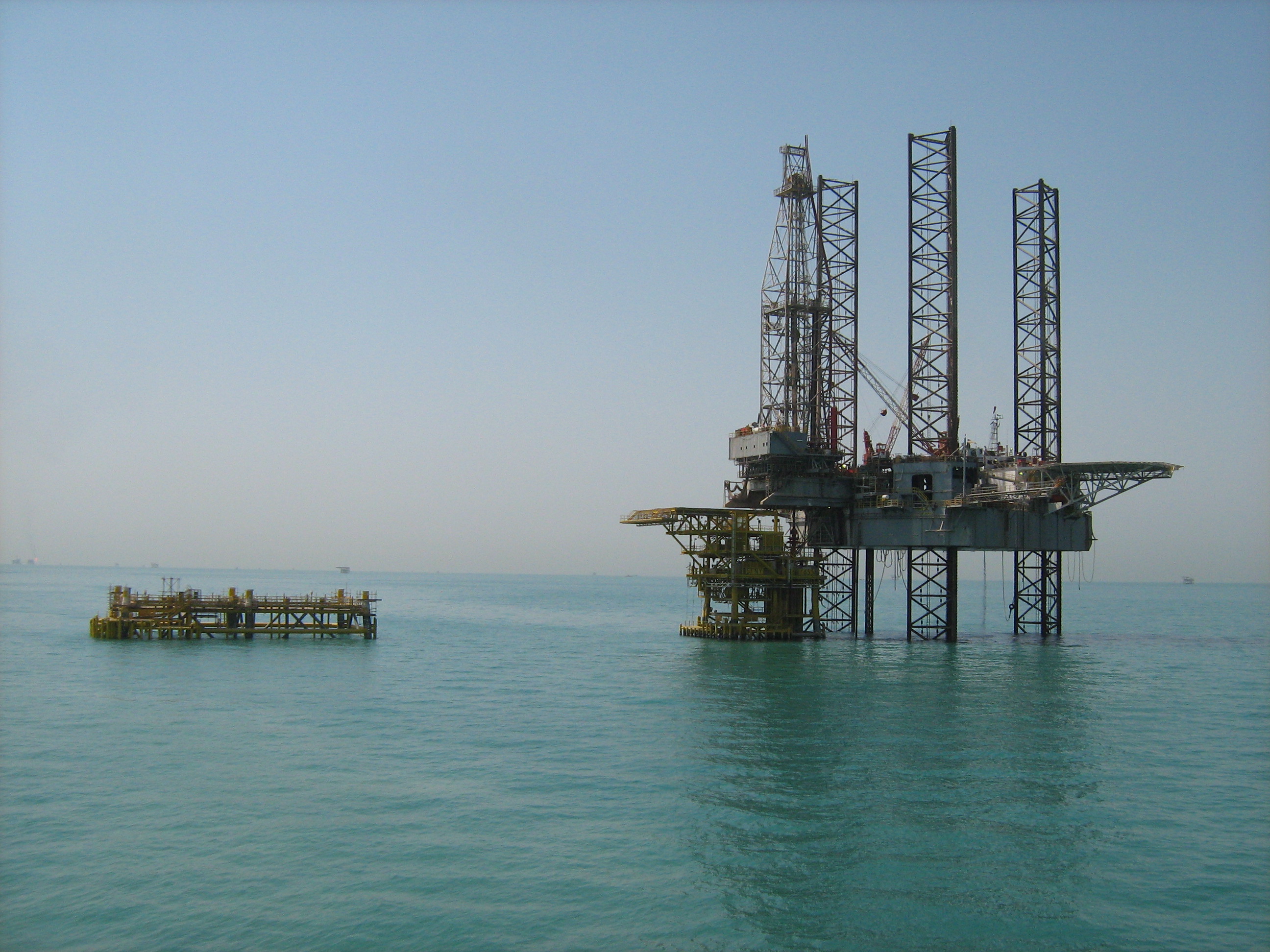 Oil rig in offshore operation 1